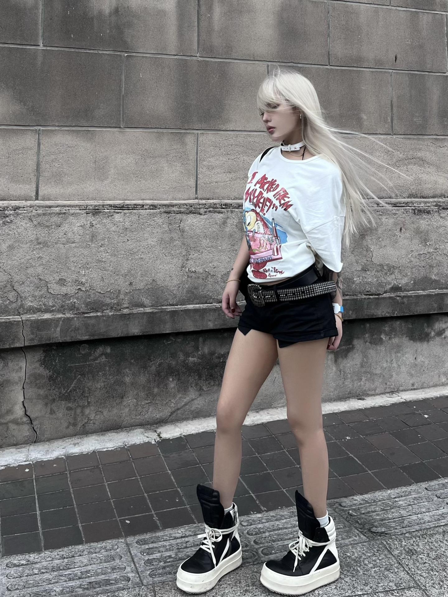 别人的追求者：穷追不舍的花钱
我的追求者：穷追  不舍得花钱