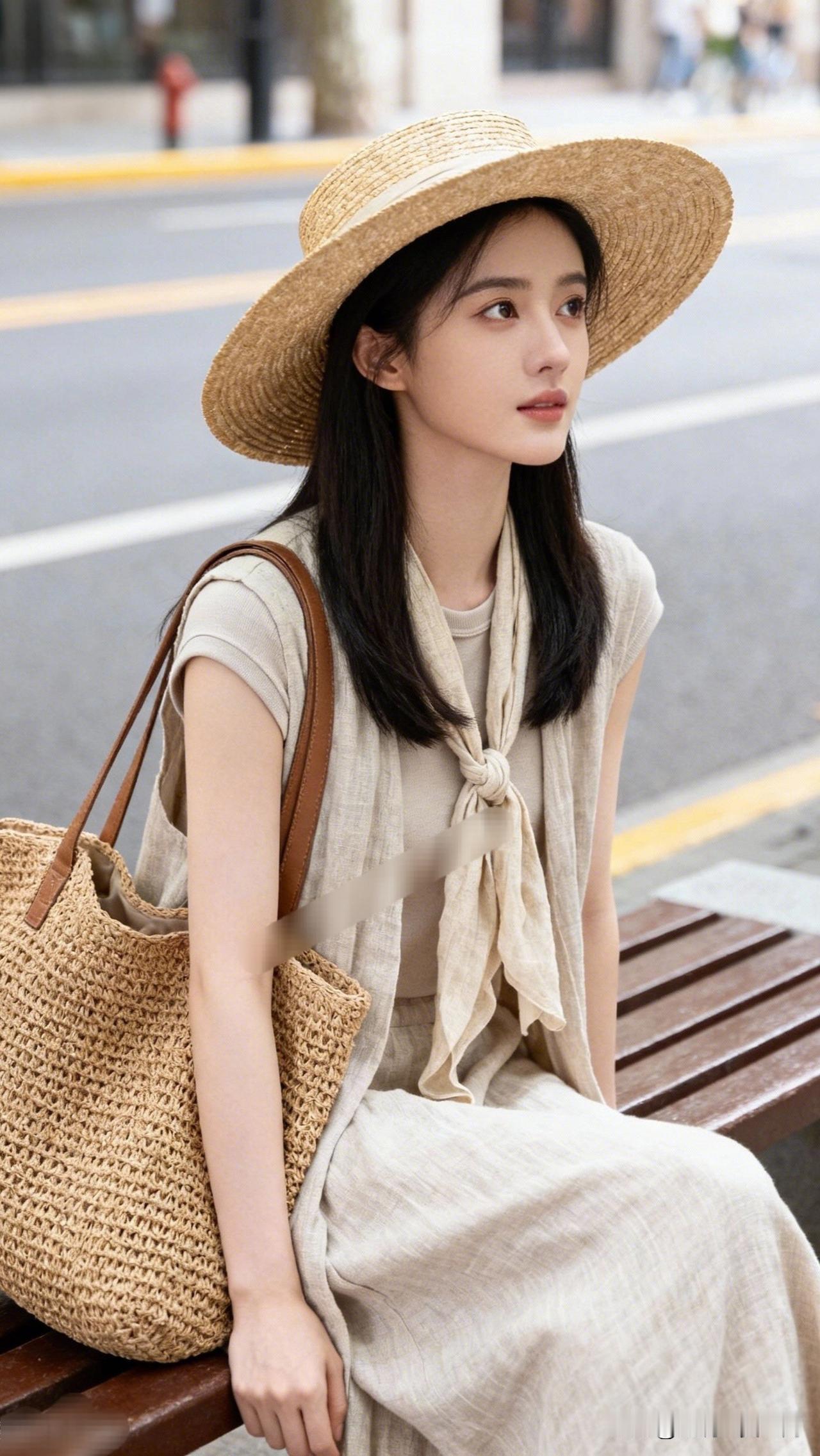 夏日清新穿搭，草帽与长裙的完美搭配。普通女生如何成为氛围感美女