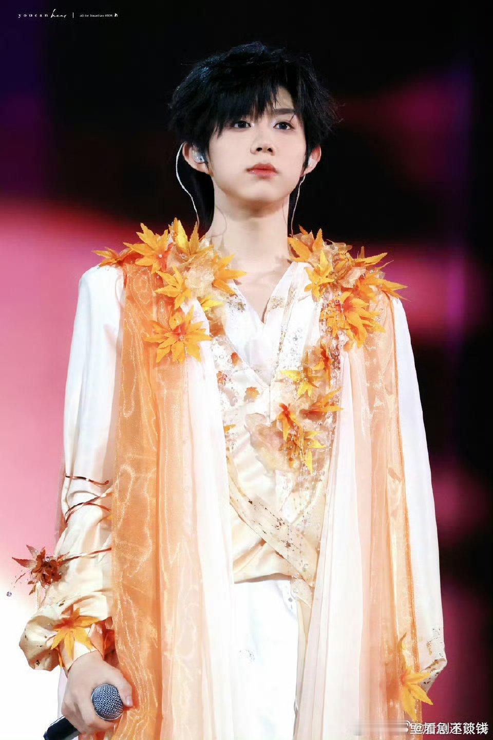 陈奕恒新音第二天站姐出图  这个小哼哼好百变世萌一 