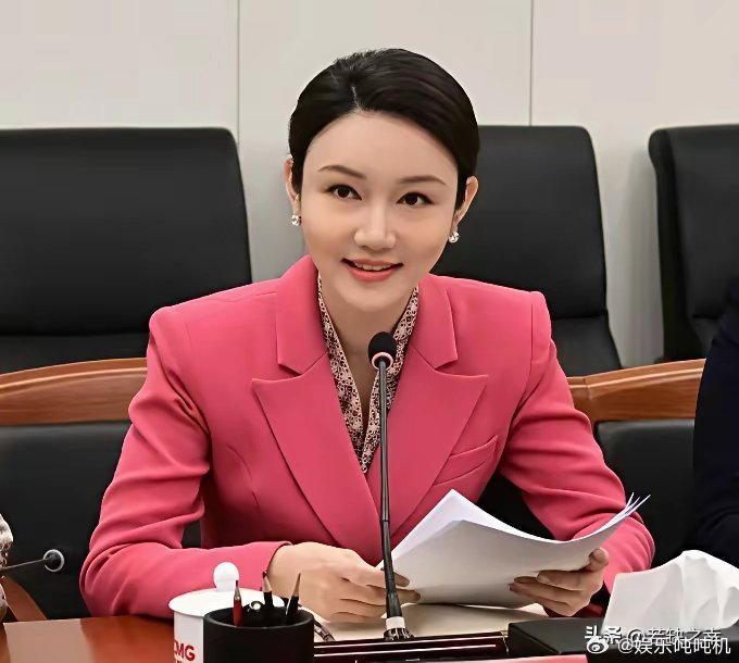 刚刚入围“2026年度新时代青年先锋的新闻人”之一的央视主持人龙洋，原来是中央广