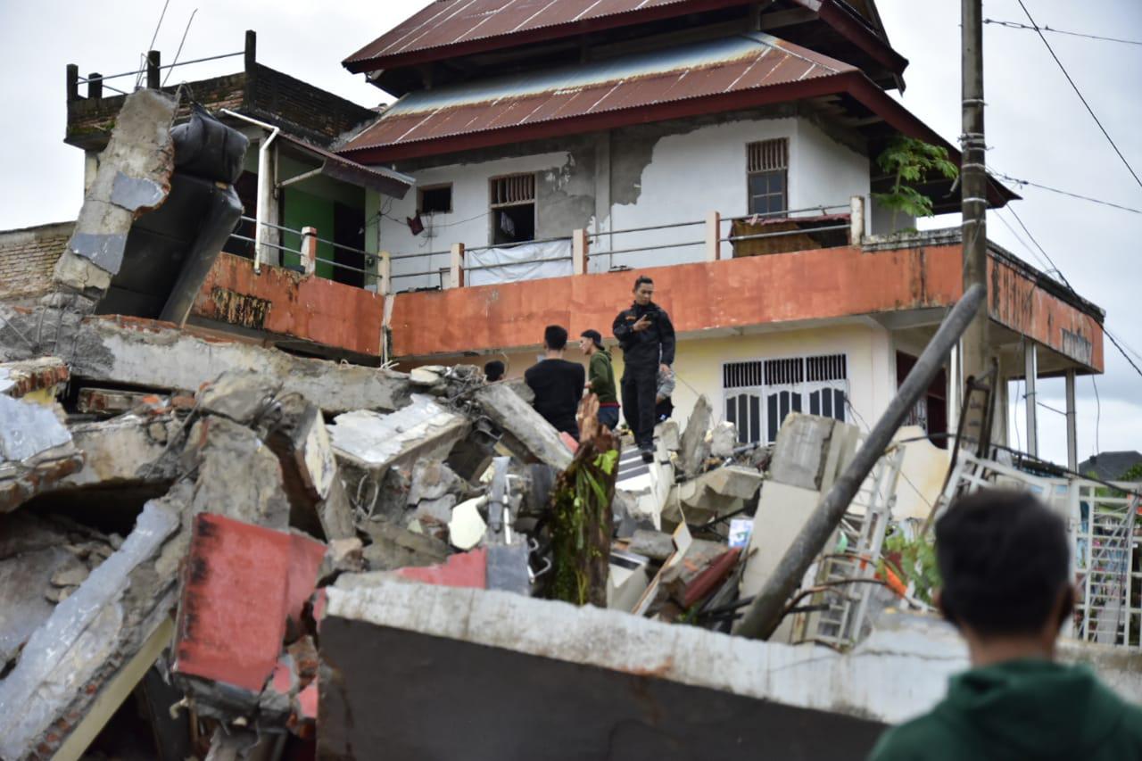 8月15日清晨印尼弗洛勒斯岛近海发生7.7级大地震，地震发生之后当地紧急发布海啸