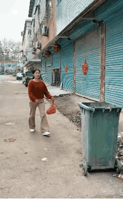 大姐气场全开太威武了，看着真的太解气！
