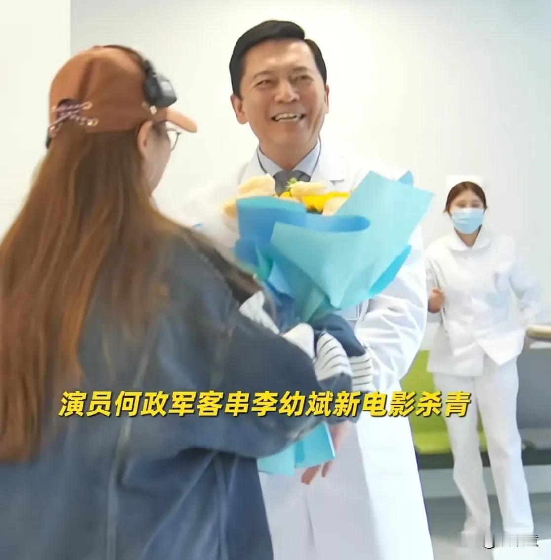 观众太有福气了！
跨越20年再合作，李幼斌与何政军再合作的情景，有点泪目！
两人