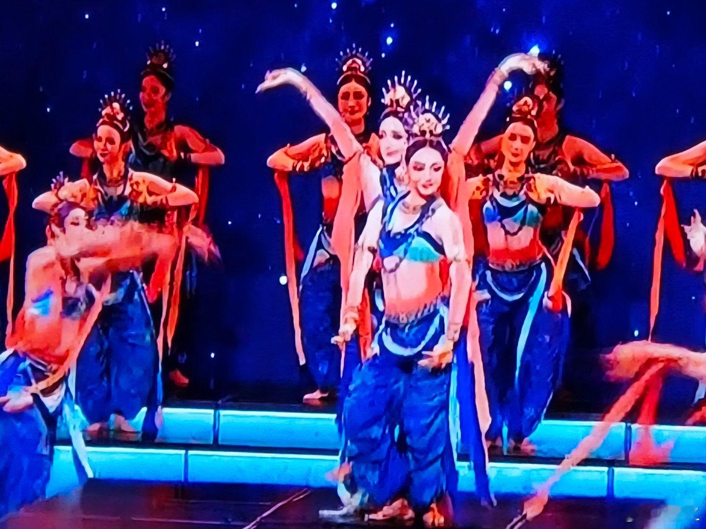 就以前看到过的千手观音节目的反馈，感觉今晚春晚这个舞蹈，印度方面有高潮的可能。感