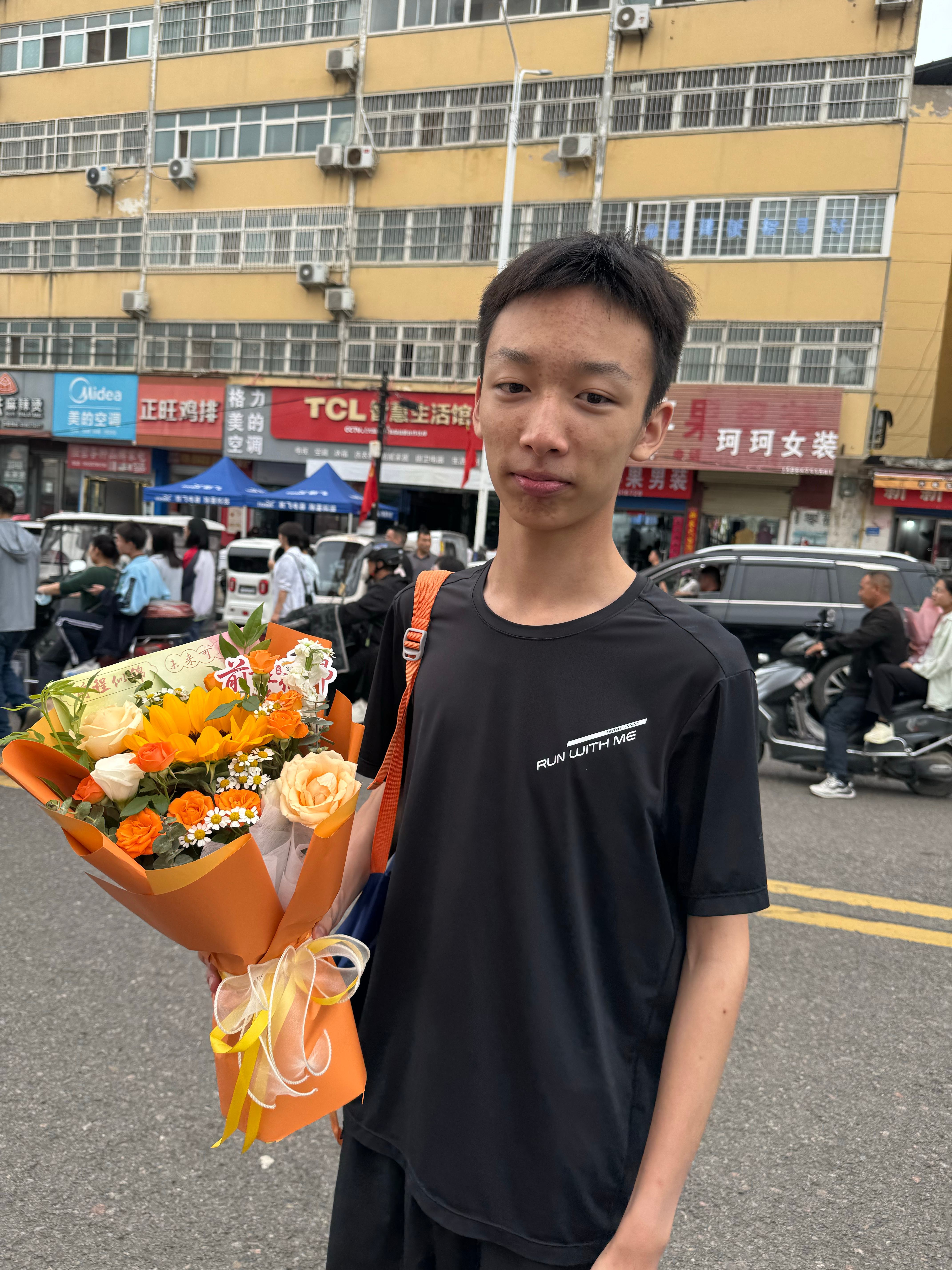 好了～成绩已查没有惊喜也没有惊吓 稳定发挥～未来的很长 愿你能为自己努力奋斗有及