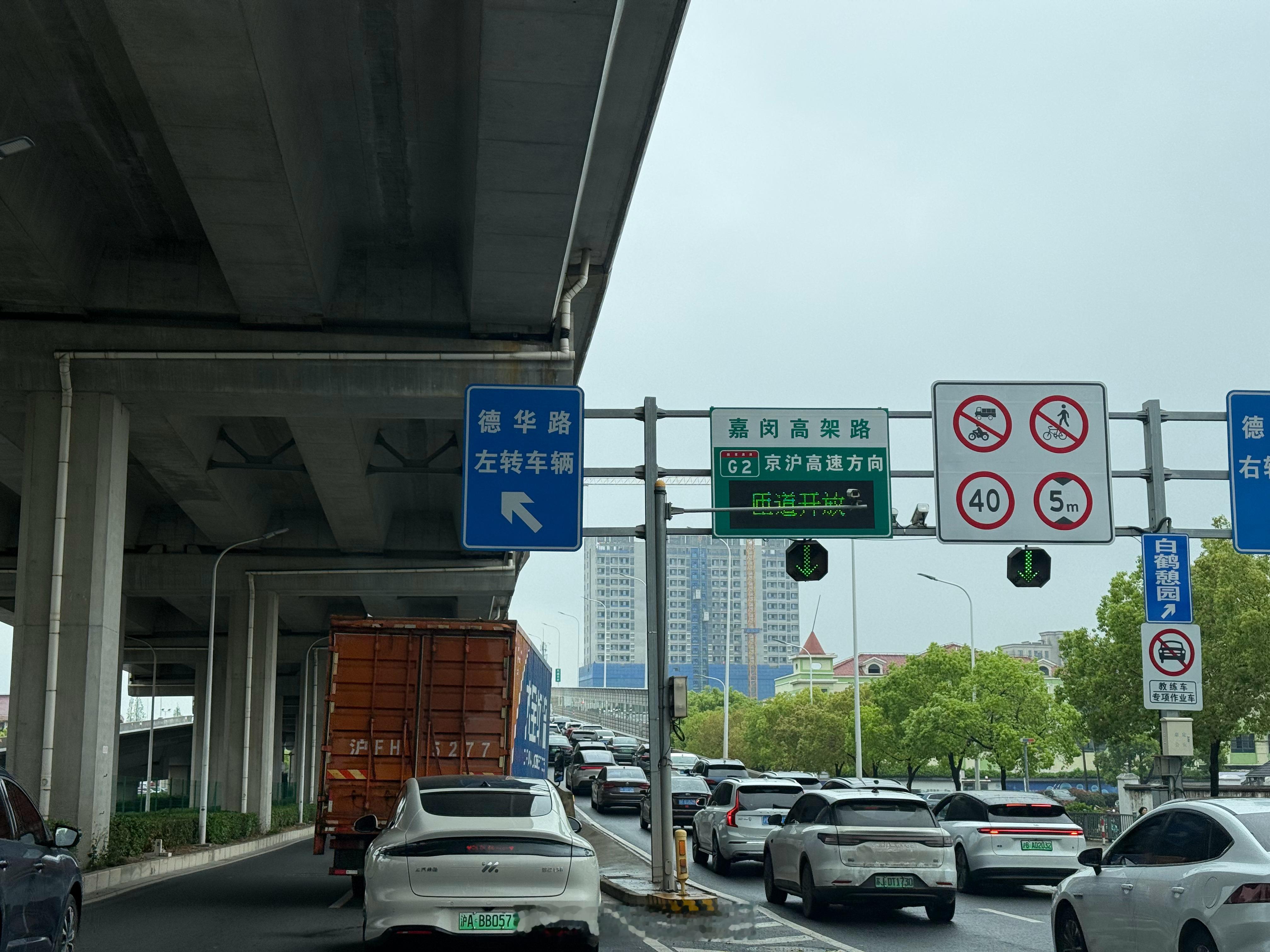 堵车的时候，你们都怎么打发时间？ 