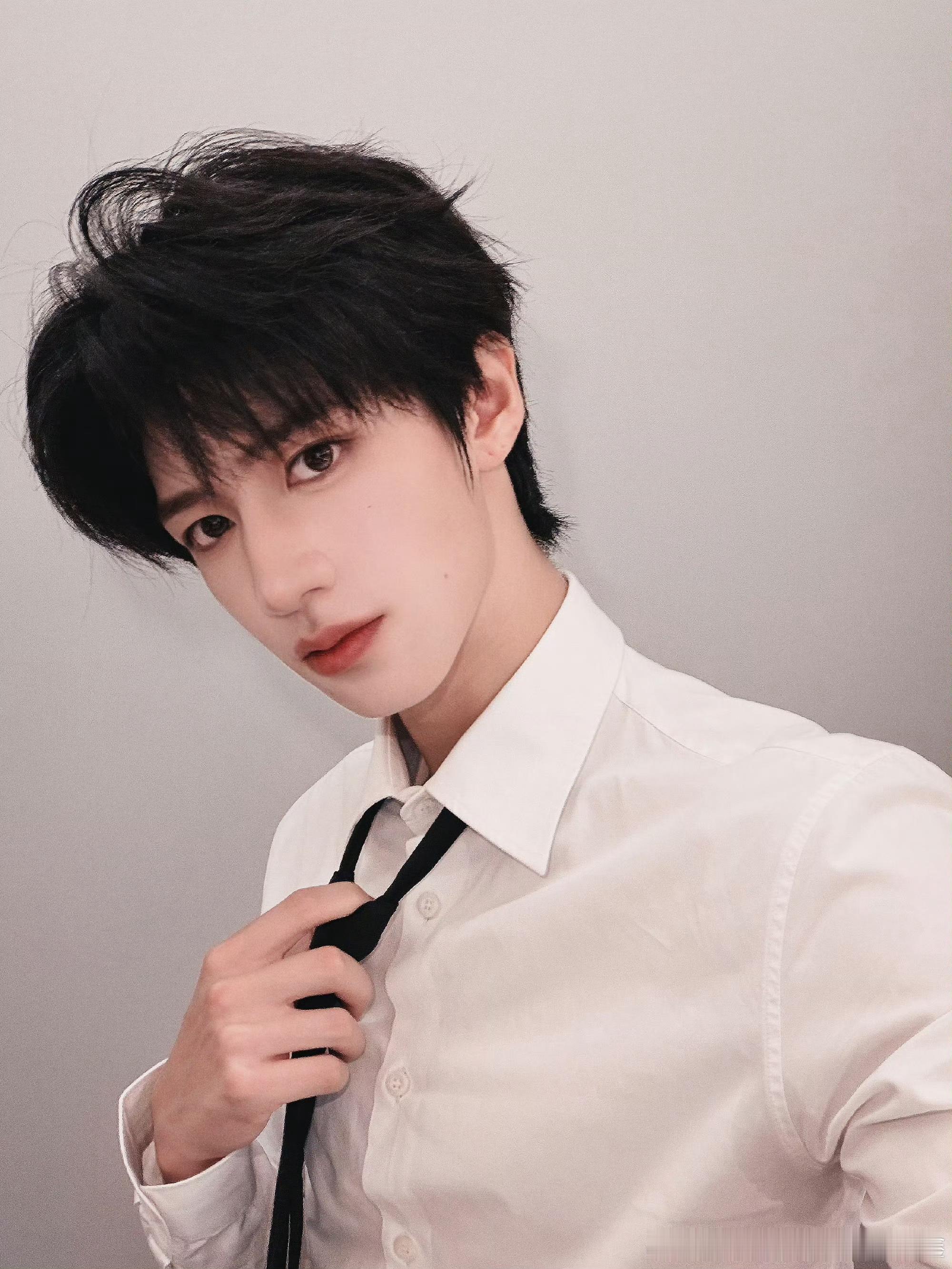 朱志鑫睡衣健身房朱志鑫真的是好男孩吗朱志鑫真的是好男孩吗朱志鑫