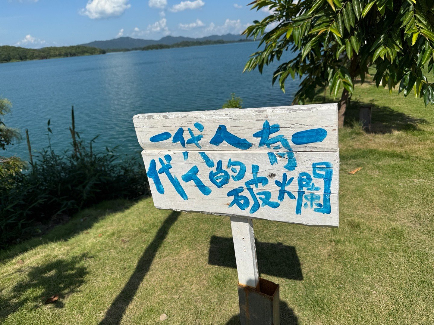 单选题：如何能快速融入广州交通？A.变线打灯B.进匝道按顺序排队C.车道变窄拉链