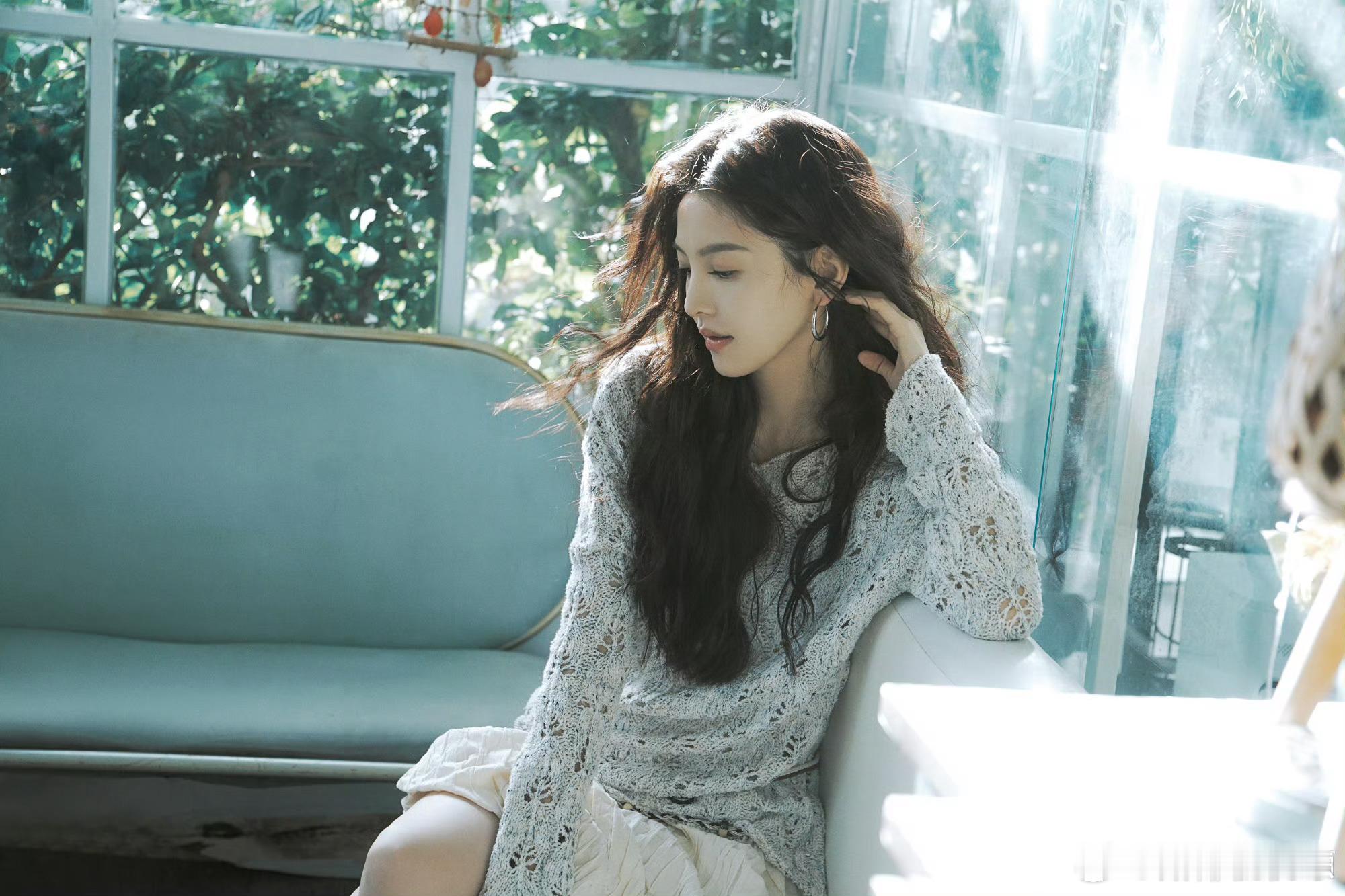 章若楠温以凡 zrn章若楠难哄 "你是我无法写的野蛮玫瑰,也是我寻求一生也得不到