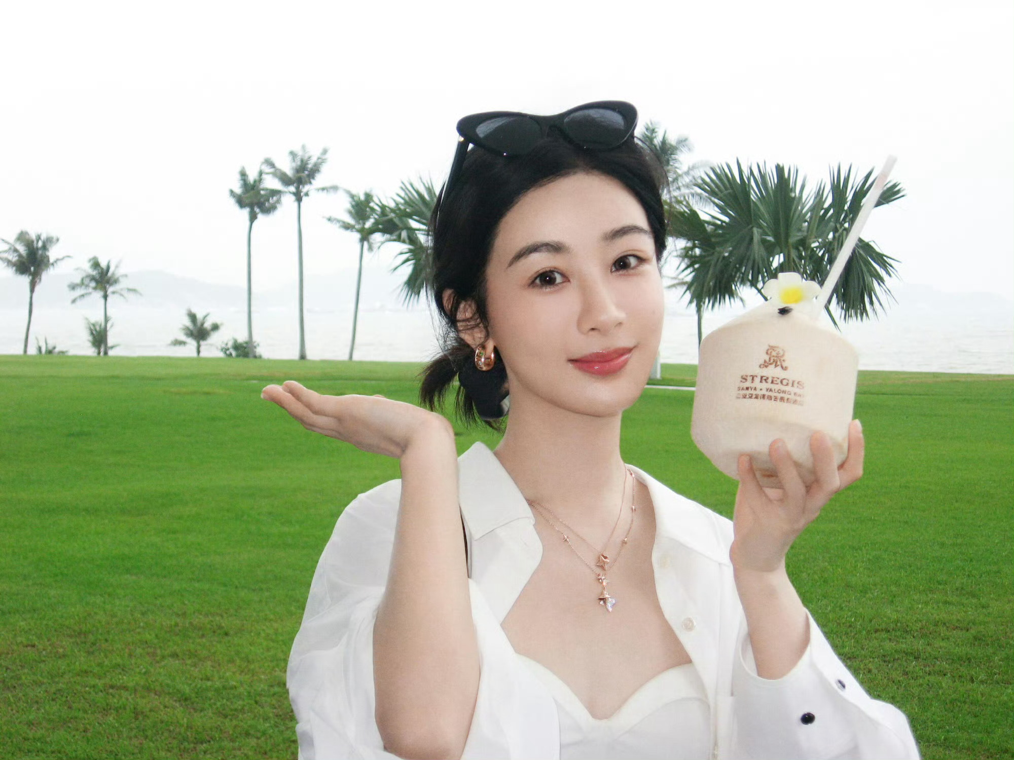 与微光共舞，轻盈活泼的你，耀眼又治愈。​​​