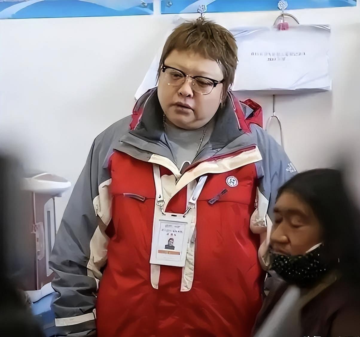 月捐人成就了韩红，根据2025年韩红慈善基金会的数据，捐款总额为7.75亿元，月
