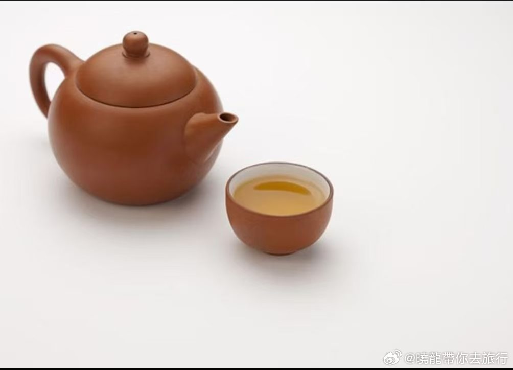 人往往就是这样，一个人的时候是一个样子，一群人的时候又是一个样子。外向是生活需要