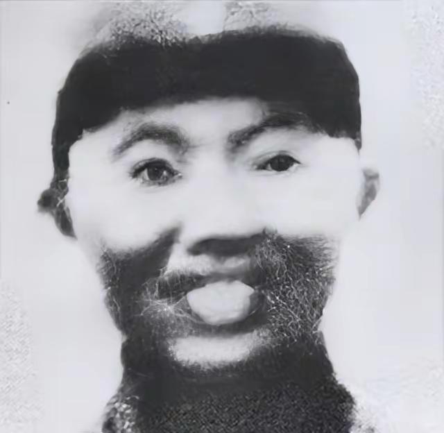 1942年，神枪手王凤麟遭叛徒出卖，被几百日寇围在山上，任神仙也逃脱不得，打到只