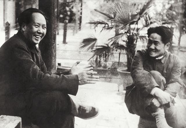 1951年3月，毛主席约老同学周世钊谈话时，对方曾问：“岸英入朝没多久便牺牲了，