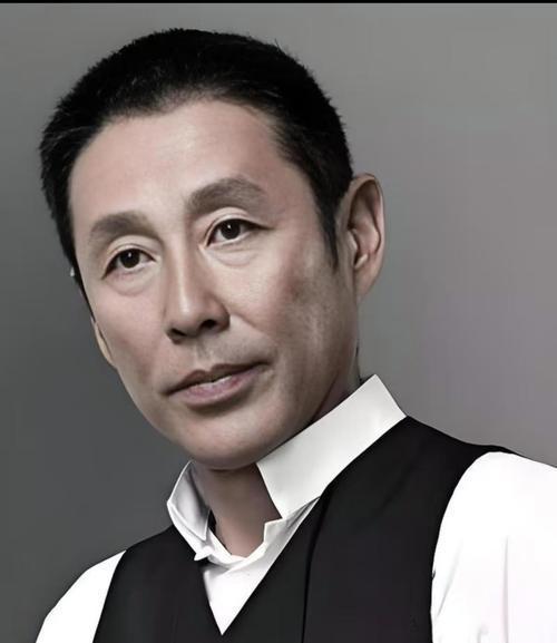 陈道明说：“当你接触的人越多，就会发现：舍不得吃舍不得穿，抠搜一辈子反而过不好，