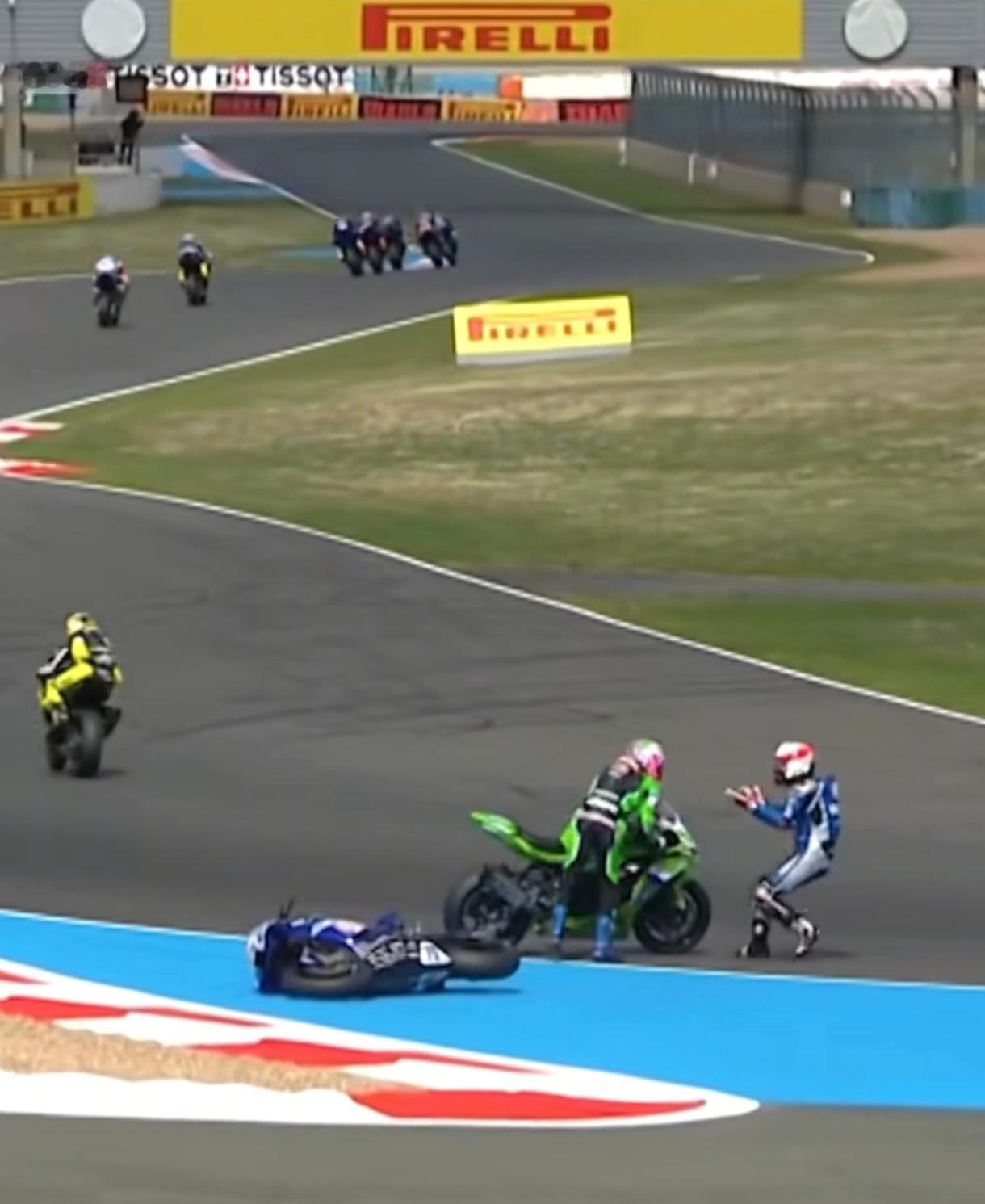 原本以为德比斯只能得2026年度积分榜亚军了，结果今天wsbk法国站第一回合的比