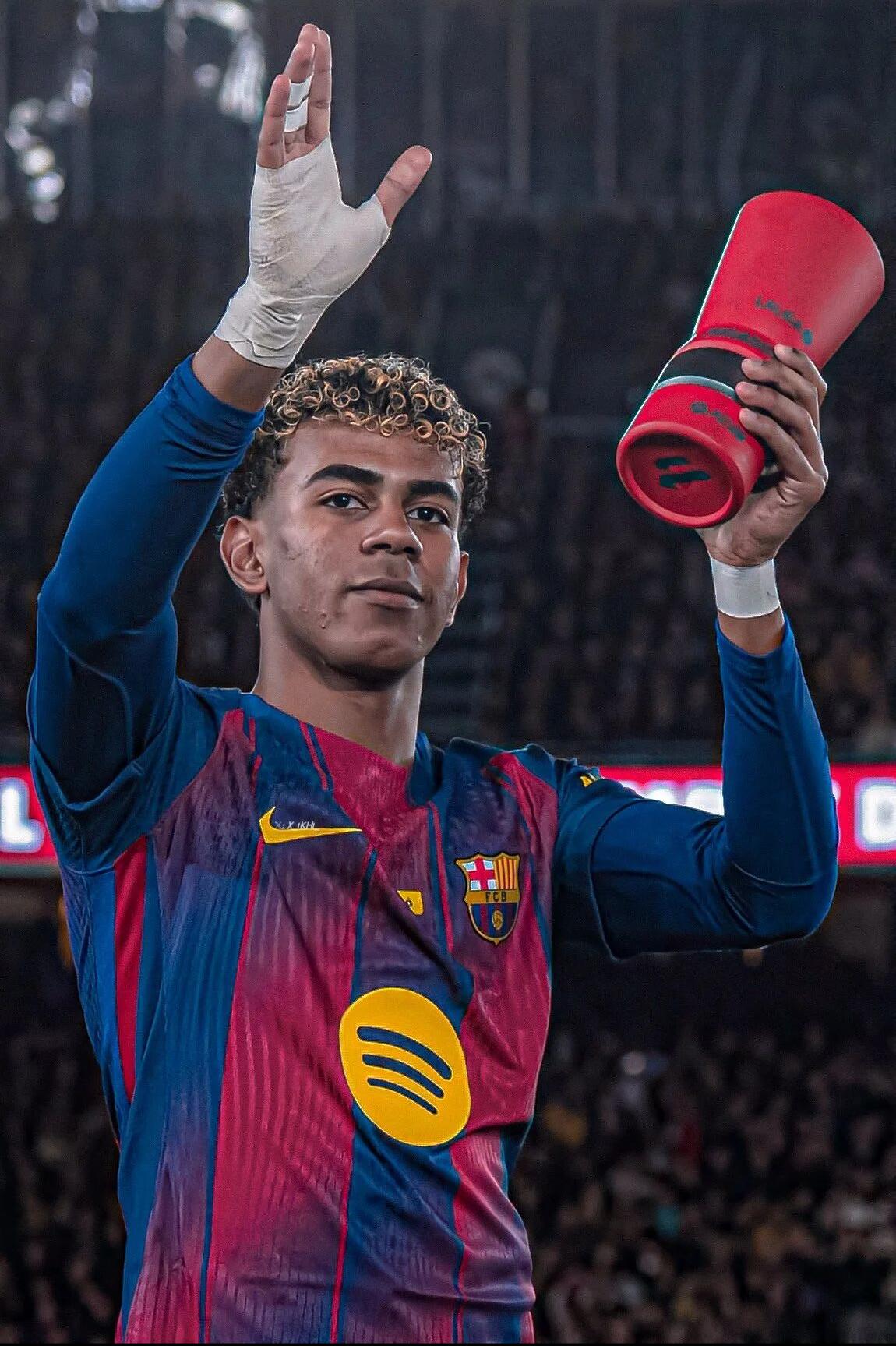 超越梅西登顶足坛第一，亚马尔成为2025年球衣销量王！

近日，权威机构发布了2