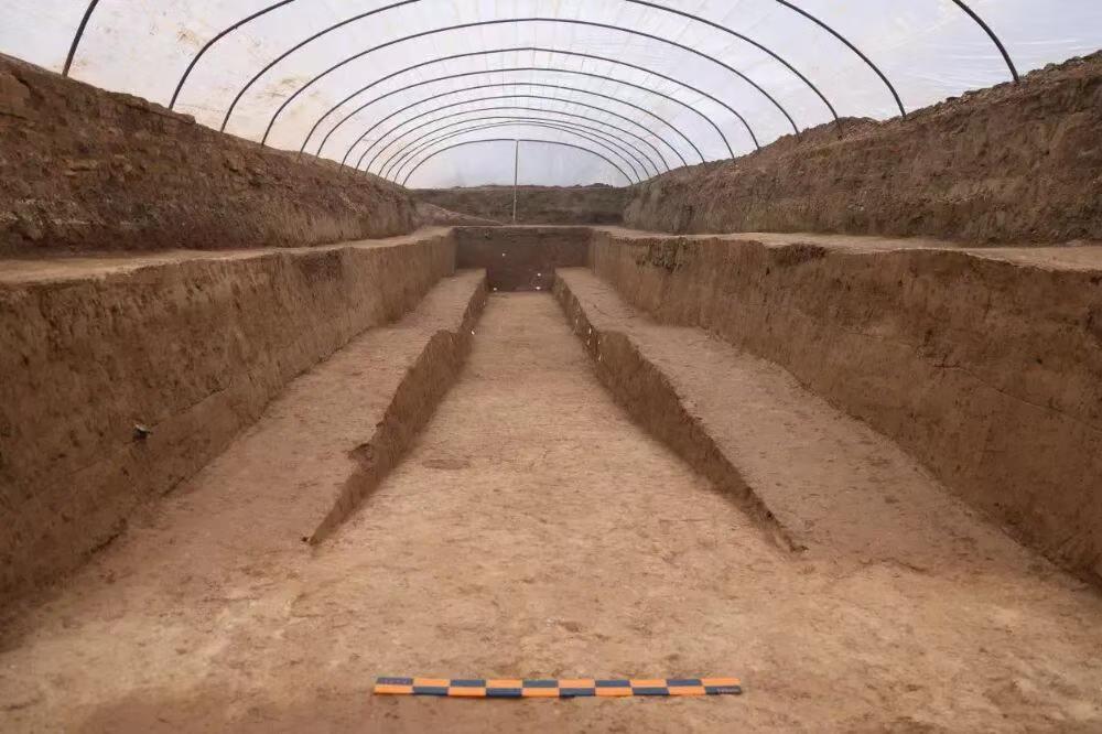 阿房宫遗址考古爆出大新闻：这座秦代超级工程不仅没建成，居然还建在一片沼泽之上！考