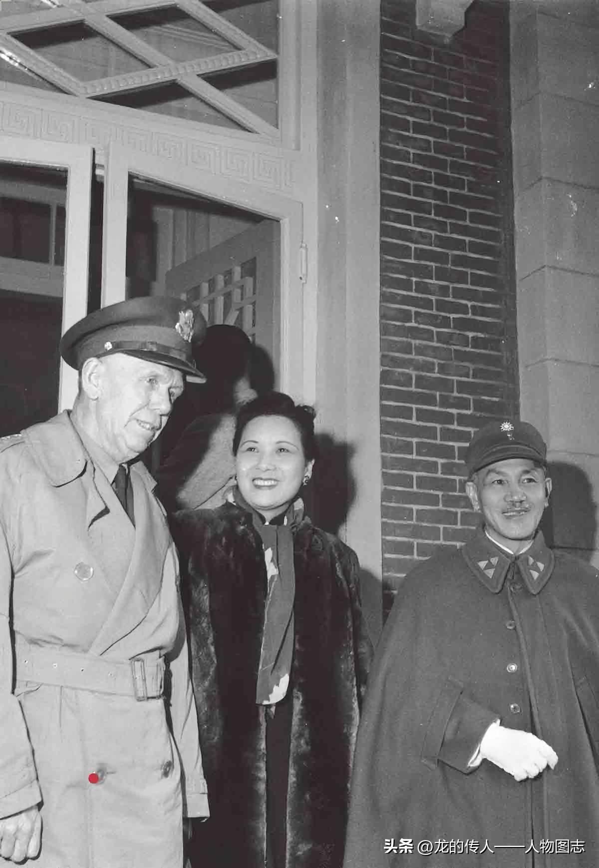 1945年12月，宋美龄、蒋介石与美国总统特使马歇尔在官邸