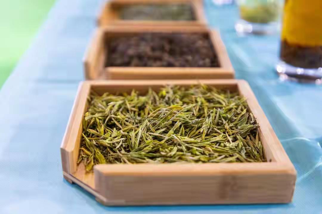 很多人误以为年轻人不爱喝茶，其实真相并非如此，大家只是不想费心去“钻研喝茶”。传