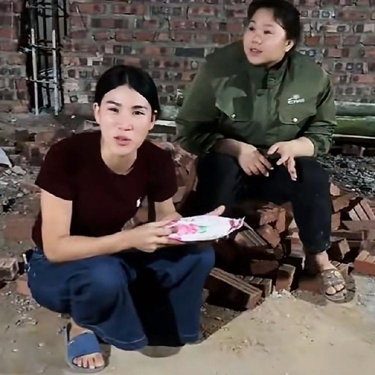 小松人好心地善良，小叔小婶在他的工地干活，他给小叔发工资发了3000元工资同时也