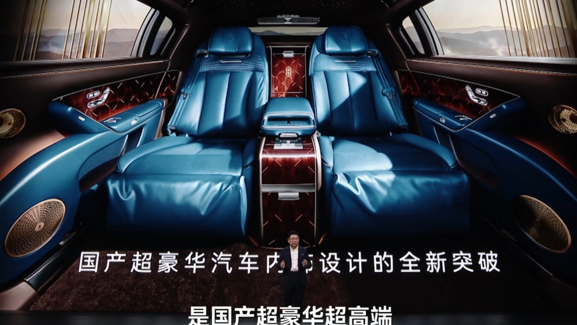 感受一下尊界S800典藏大观的后排相当老钱了~ 