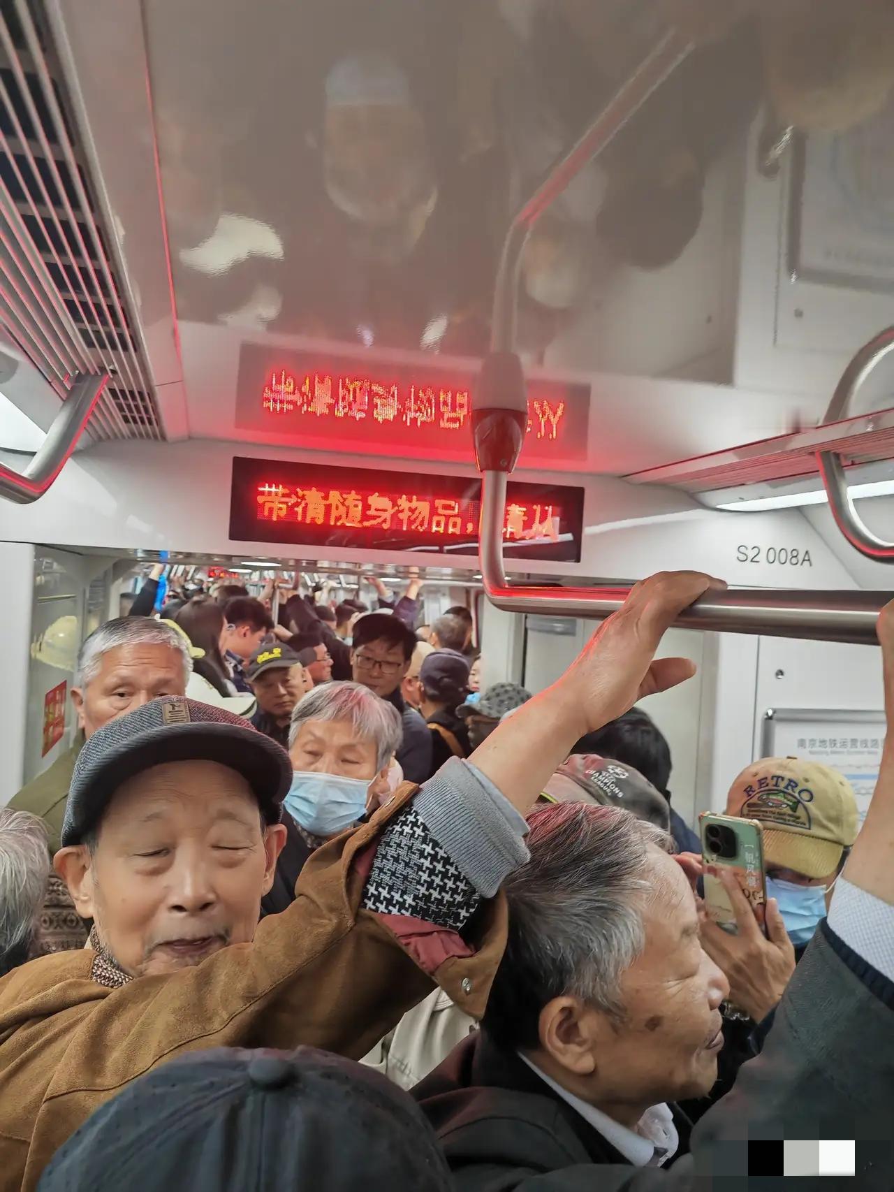 4月22日，宁马市域（郊）铁路正式开通，成为全国第二条跨省地铁线路。票价仅9元，