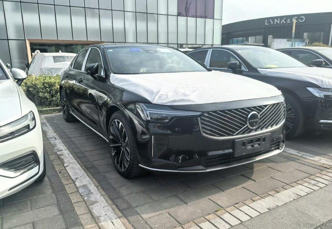 沃尔沃新款S90到店，变化就参考XC90换代的变化，大差不差 ​​​
