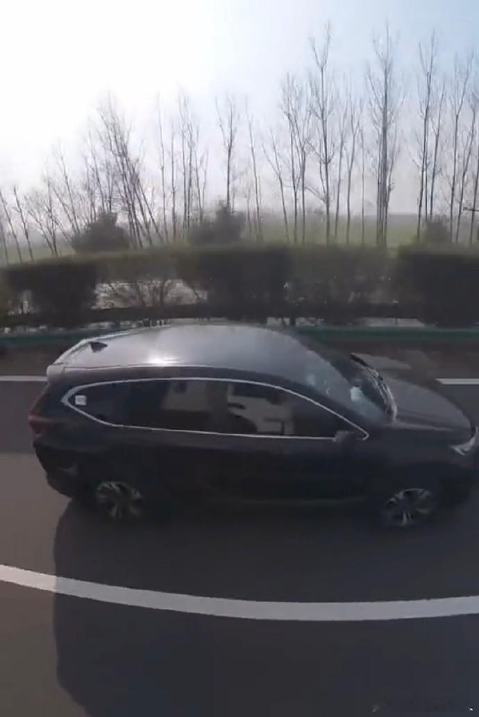 🚛老司机提醒：大货车盲区大、刹车难，靠近危险多。为了自身安全，请务必远离大货车