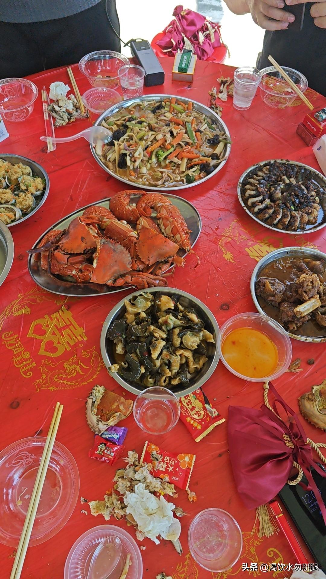 听说头条开篇提到苗京京，素老三……
这些大咖就是流量的保证[灵光一闪]
但我感觉