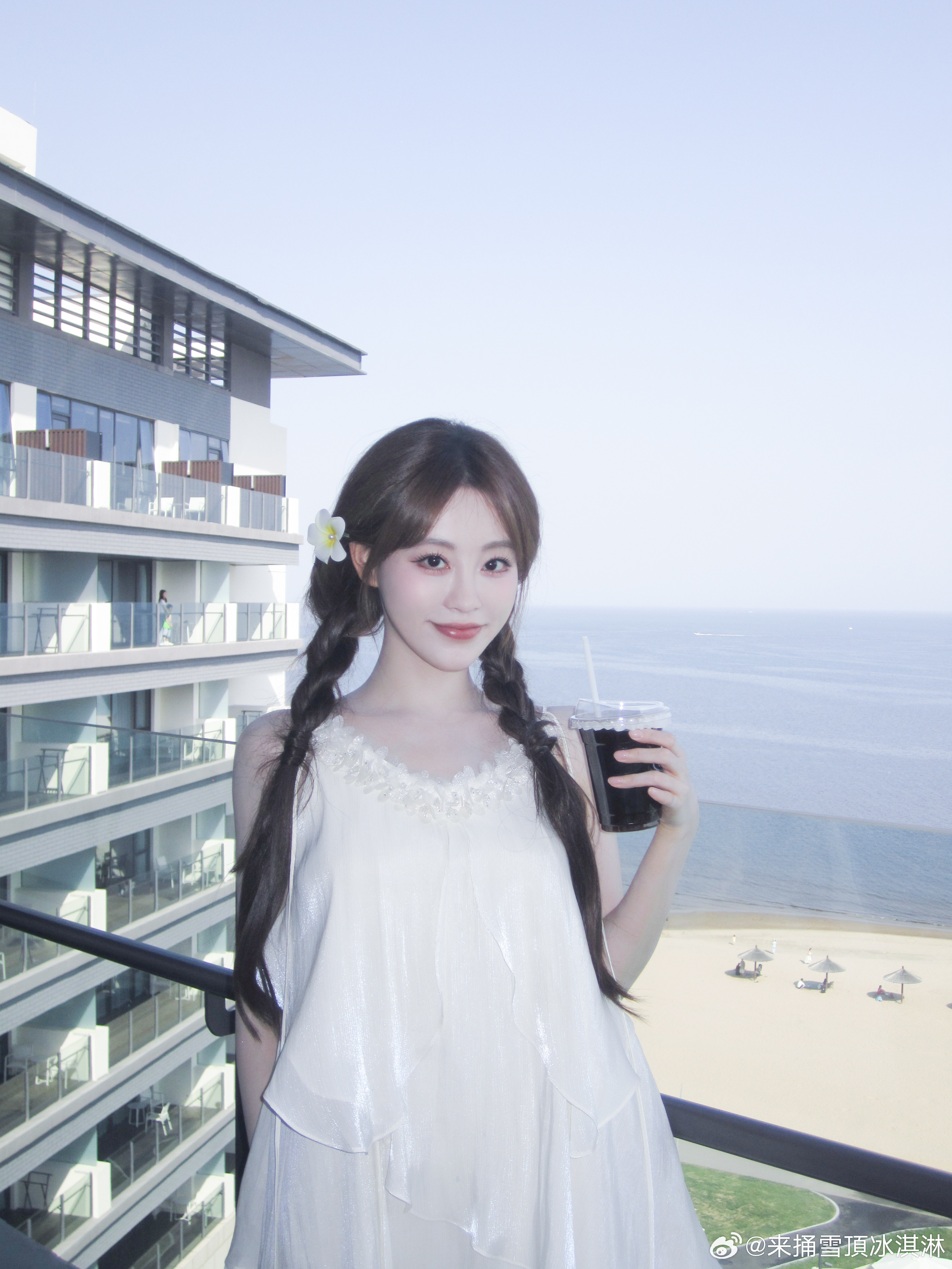 祝绪丹下午是妹妹晚上就变妈妈了 请客是甜妹，出场是女王，这波变身我服 ​​​