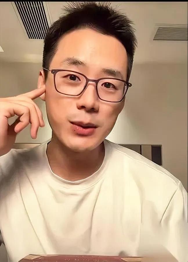 这人的狂，真的没救了

本以为单干能稳点

结果别人一句“你太可怜”，直接原形毕