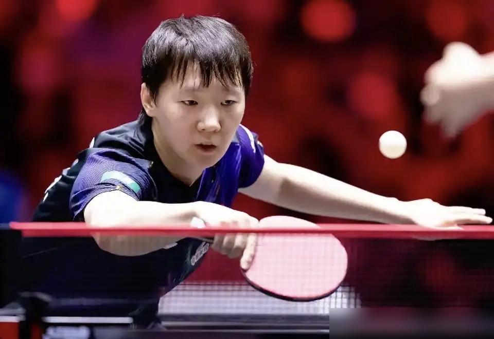 王曼昱，腰椎间盘突出4毫米，膝盖积液，还在拼奥运名额。
赛场上，她手臂发麻，大