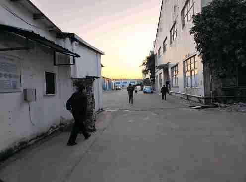 我的今日状态：😁轻松愉快
我这里的天气：☀️晴天
早晨上班打卡，迎面东方天际彩