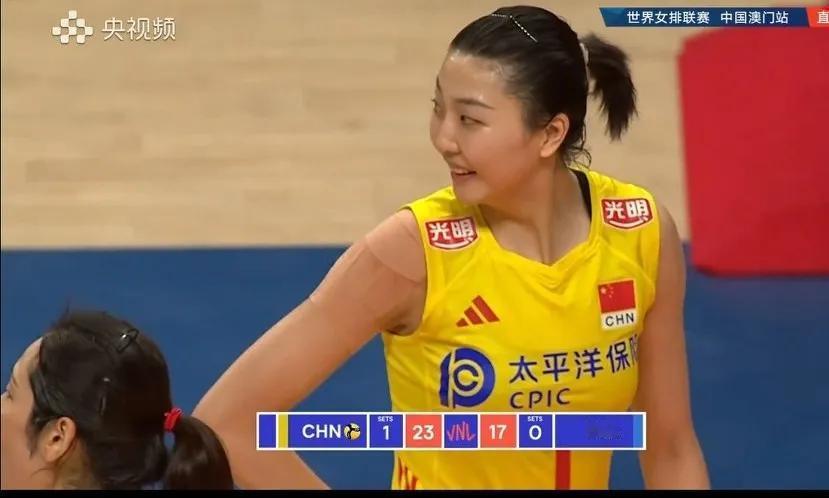  世界女排联赛澳门站，中国队2-0泰国队
第二局中国队的发挥更稳定，李盈莹大杀四