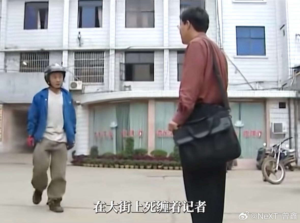 大家都看到了张雪机车夺冠，但是往往会忽略曾经那个靠着微薄薪水，缠着记者给他出镜机
