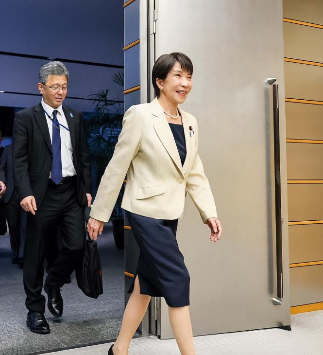 扛不住了，日本喊话中国了！5月26日，日本首相高市早苗因中东乱局头疼不已，中东紧