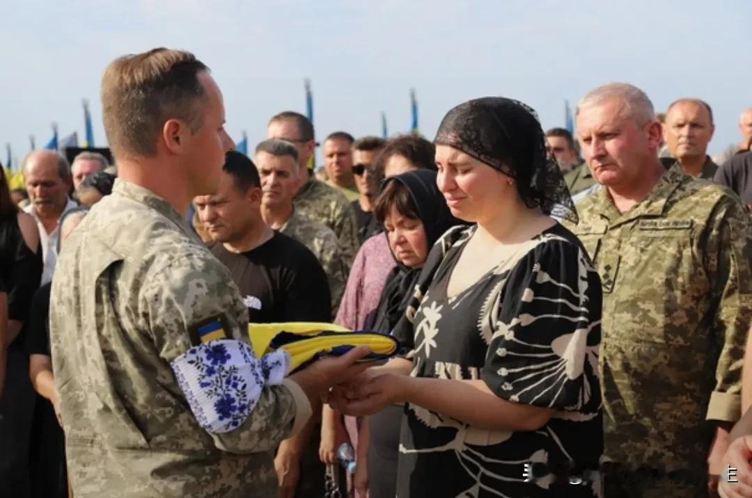 🇺🇦乌克兰武装部队总参谋部正式确认失去了西方提供的第一架F-16战斗机。乌克