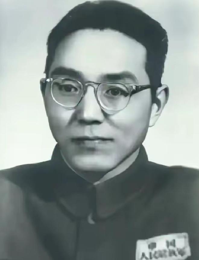 1949年，被判10年的地下党员戴中溶在牢里醒来，睁眼一看，整个监狱空荡荡的，一
