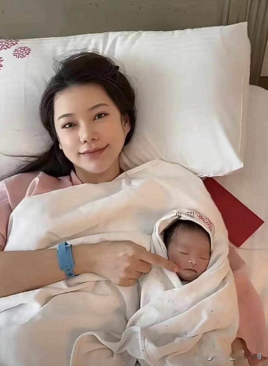 初七人日喜迎马宝宝，平安喜乐一马当先！

兰姐今天真是高兴得合不拢嘴，兰姐说：从