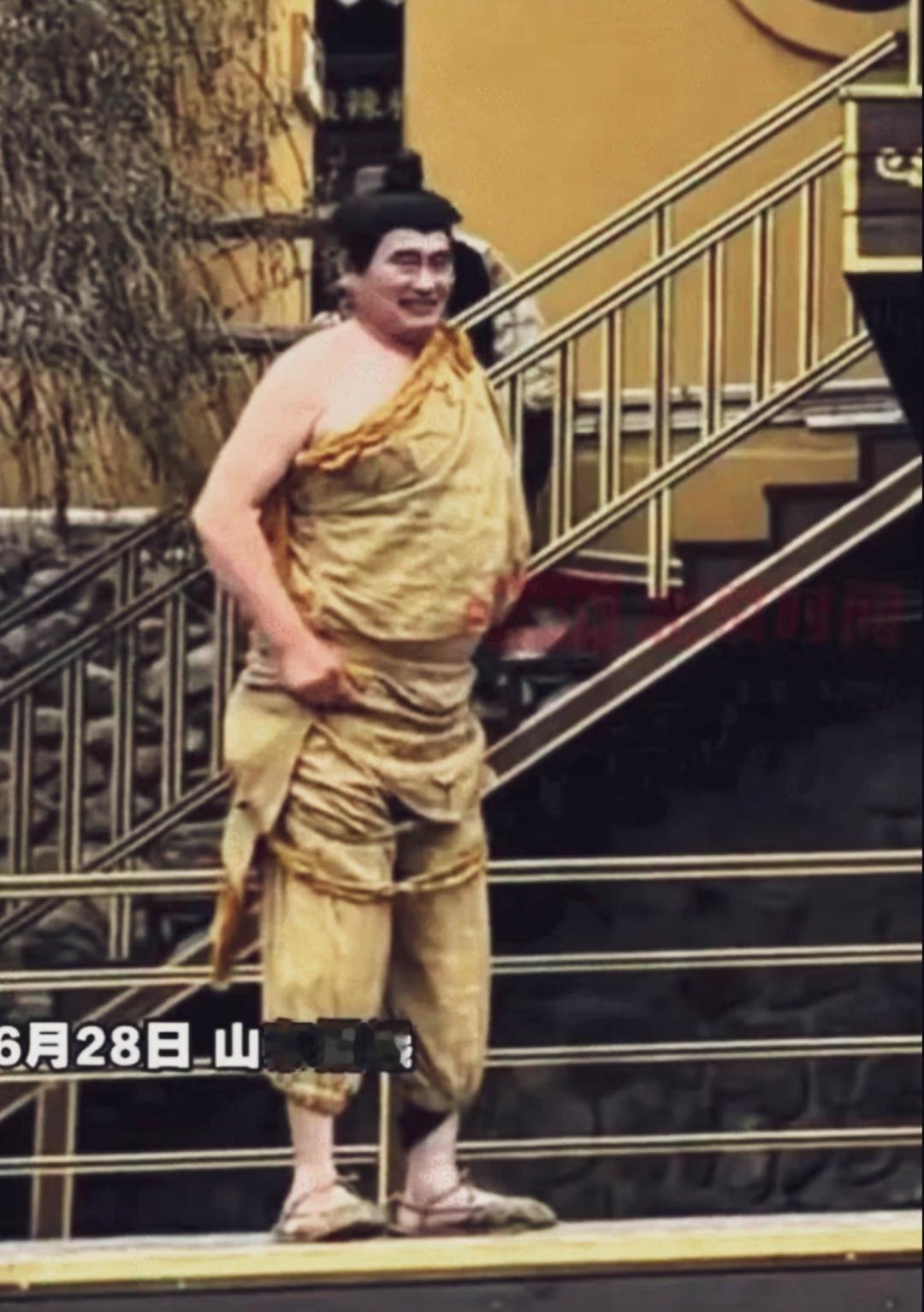 大衣哥这是弄啥子吗。