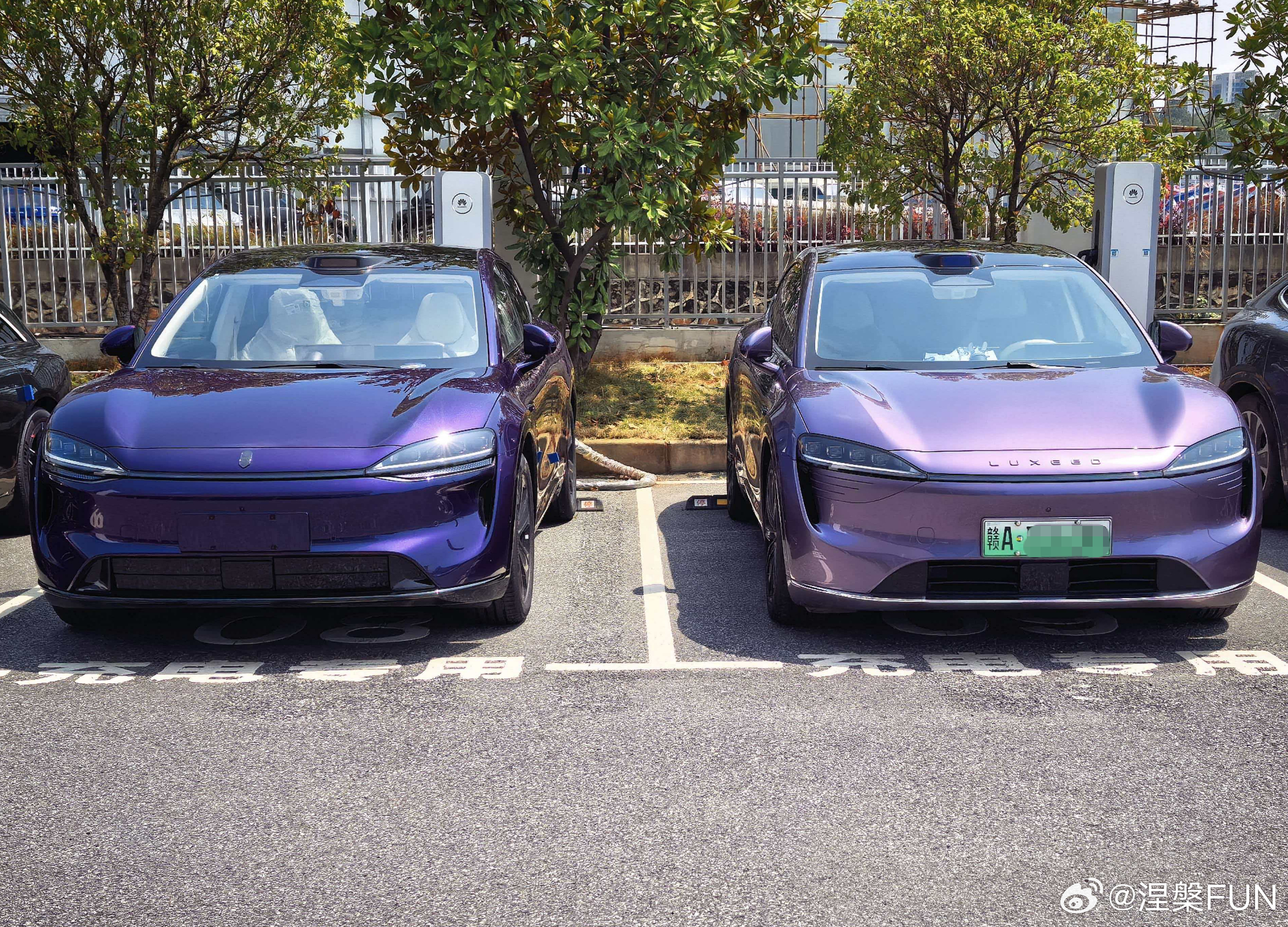 我的老款智界R7和新款R7颜色对比，都是紫色，大家觉得哪个更好看呀？ 