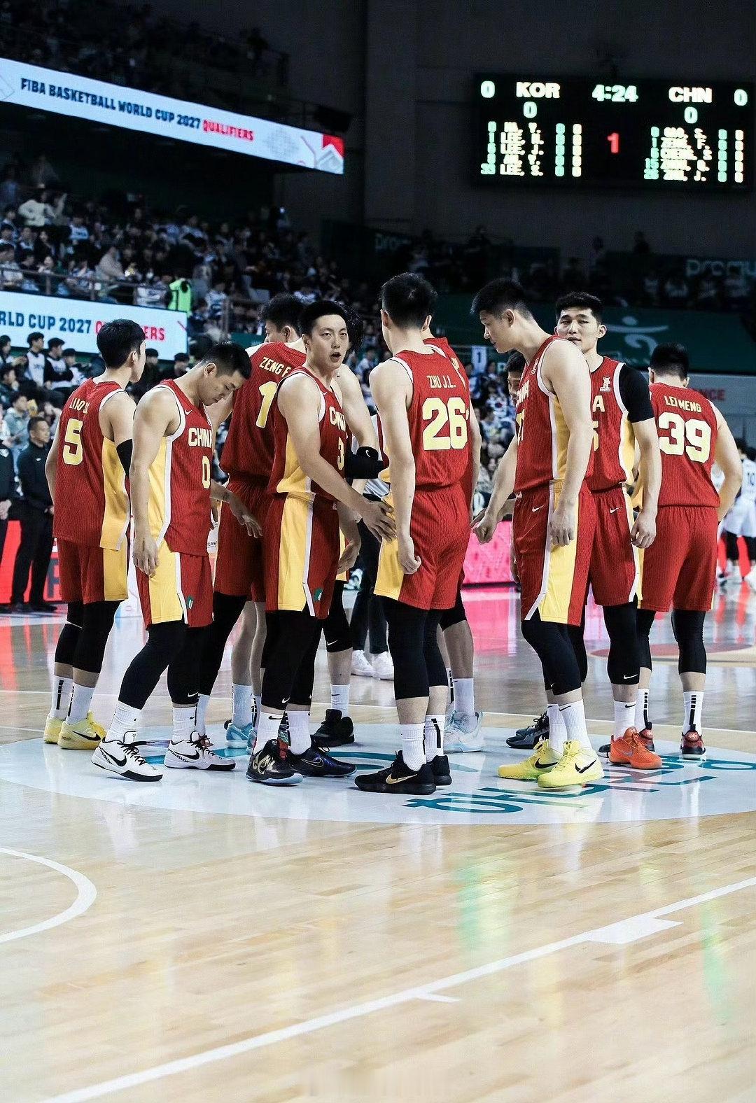 哎，深夜聊聊，你们说，中国男篮到底差在哪里啊？为什么这么多年没进步还退步了？怎么