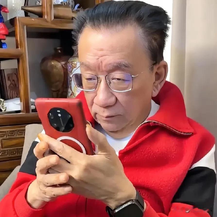 二爷候耀华回应“七月风暴”
“七月风暴”已严重影响到侯家的脸面。
   二爷候耀