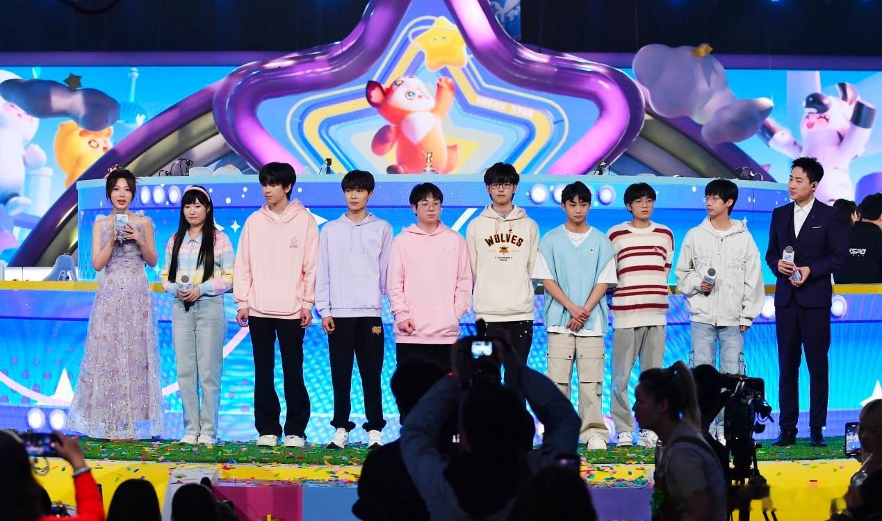 #秦霄贤捧哏式狼人杀# 直接硬控我1个小时！秦霄贤出演狼人杀明星表演赛，满屏都是