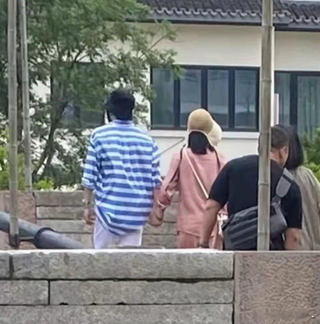 谢娜张杰，真实夫妻现状曝光！6月11日，谢娜张杰夫妇俩被路人发布长文，曝光了两口