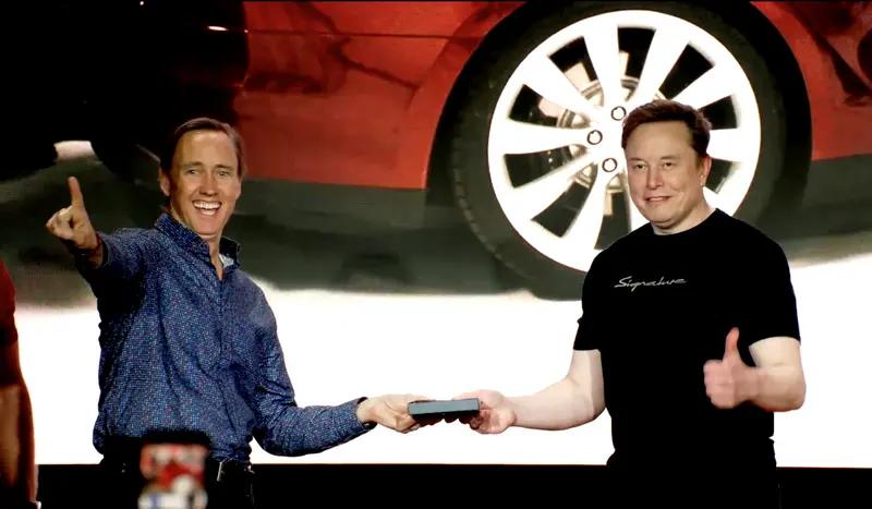 特斯拉Model S/X正式迎来落幕，最后一批车型5月20日在加州完成交付，弗里