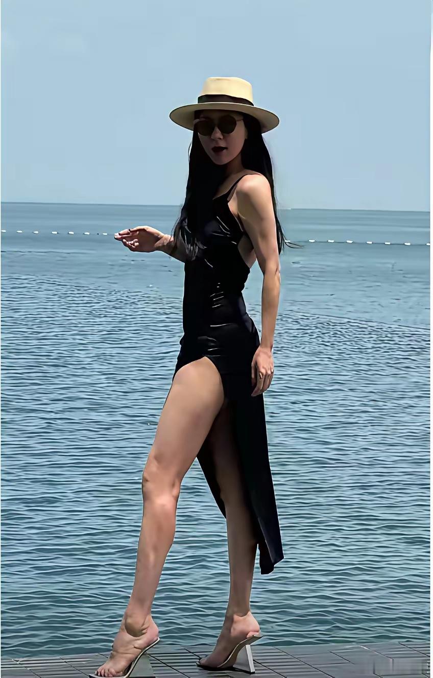 谢贤前女友CoCo今昔对比，外貌变化真是太大了。是因为她失去了什么，使自己放松身