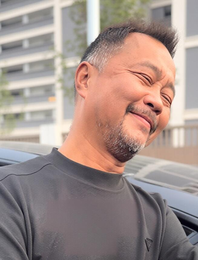 沈巍笑谈昆明、新加坡之差距，还归结到“文明”身上。作为国人，我听了自惭形秽，自矮