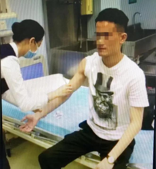 三番叫来代驾依旧醉驾被查，心存侥幸终酿祸端
 
酒局过后主动呼叫代驾，本该是守规